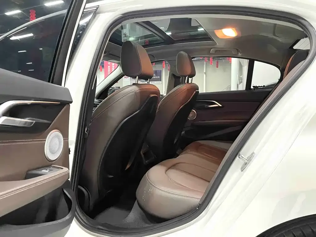 BMW 1 Series 2022 из CN, фото 10