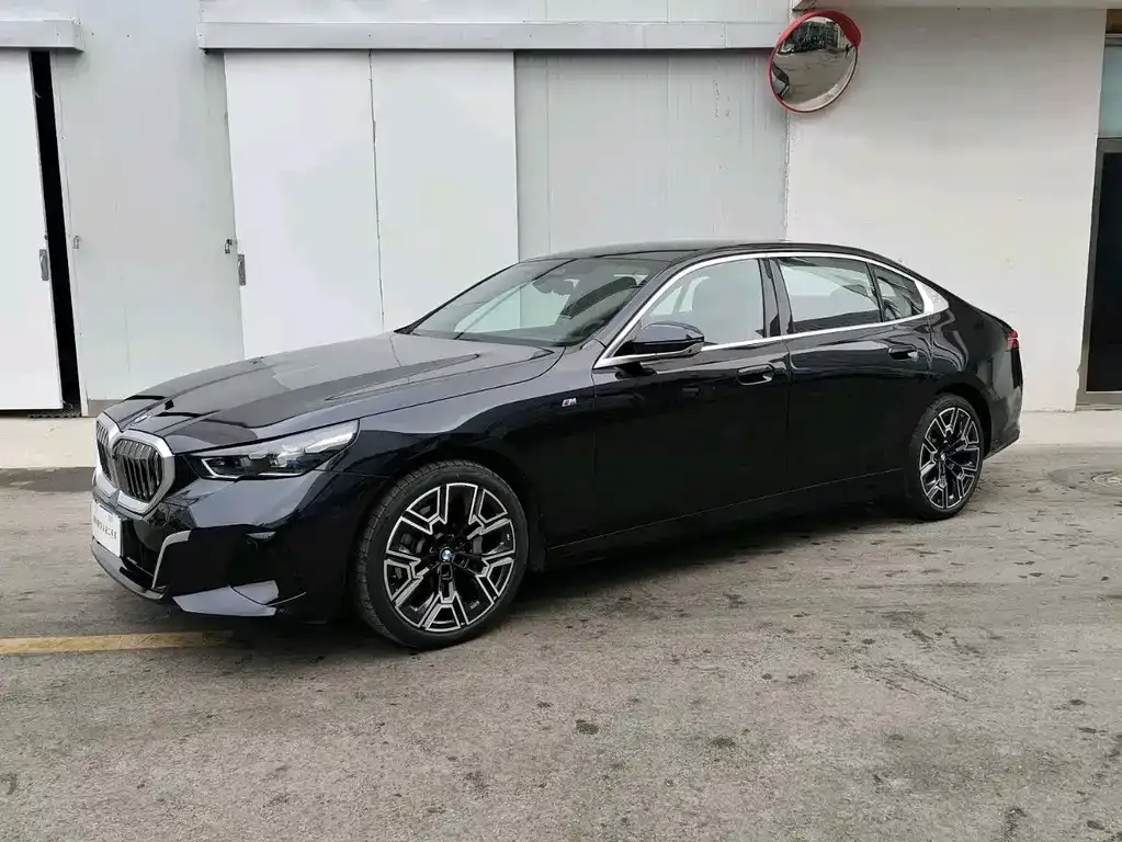 BMW 5 Series 2025 из CN, фото 1
