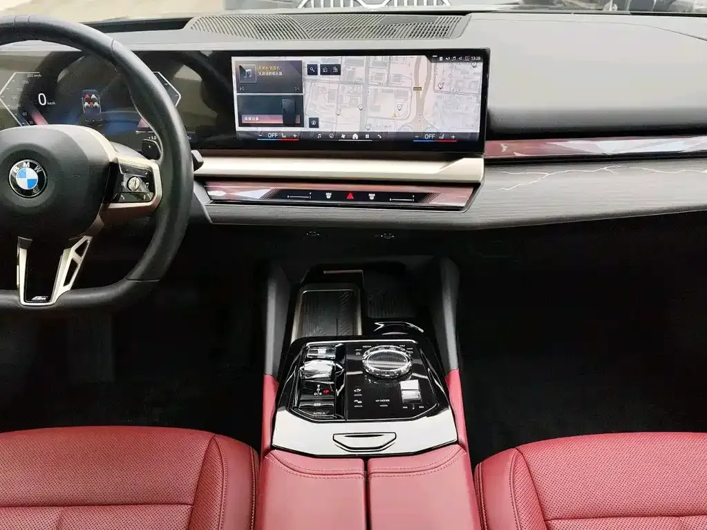 BMW 5 Series 2025 из CN, фото 8