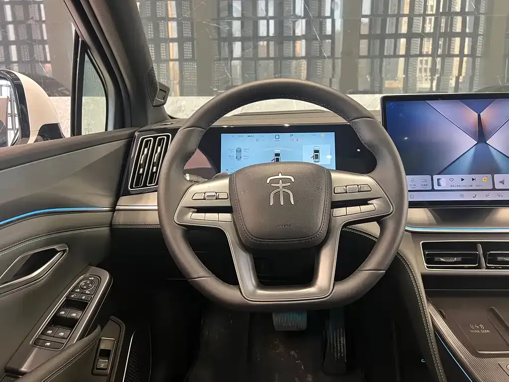 BYD L DM-i — фото 10