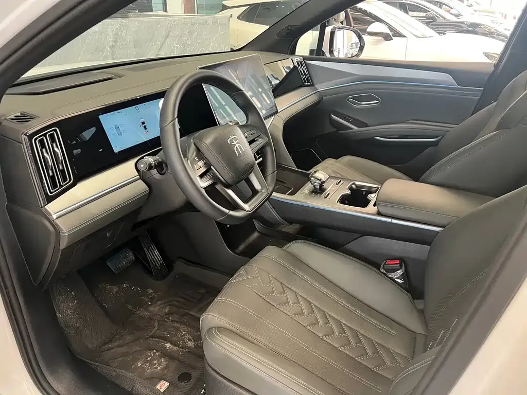 BYD L DM-i — фото 7