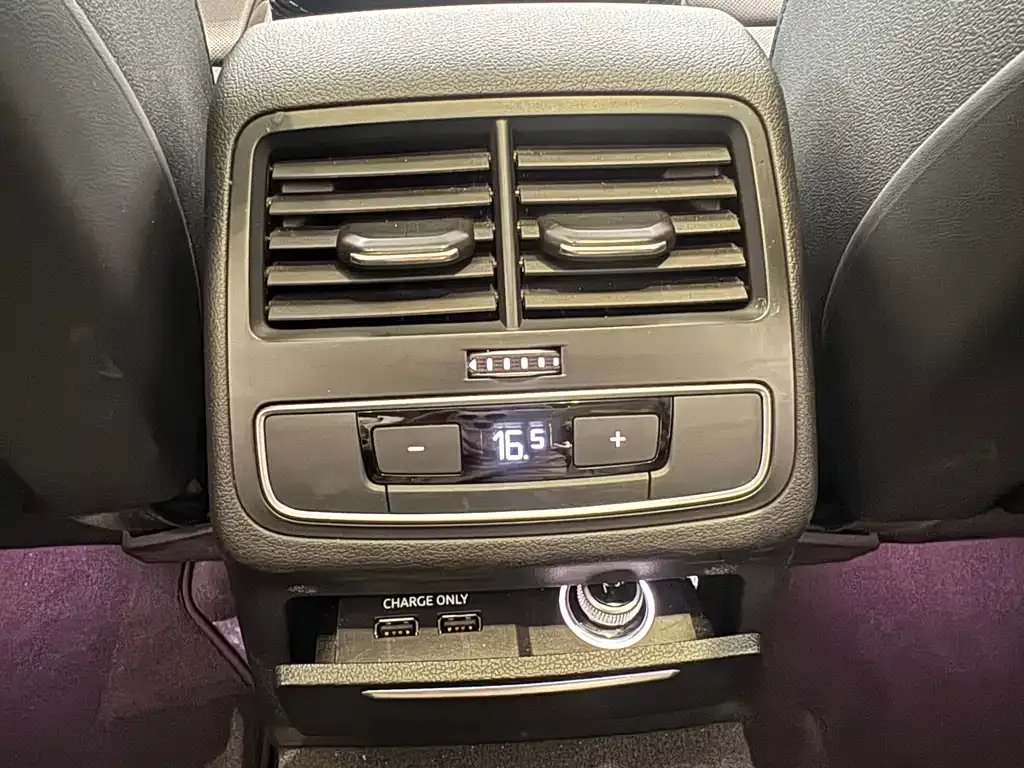 Audi A4L 2023 из CN, фото 5