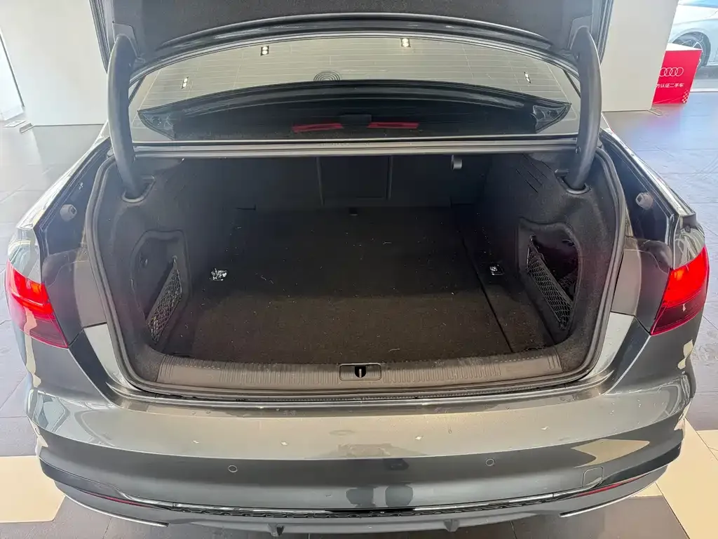 Audi A4L 2023 из CN, фото 10