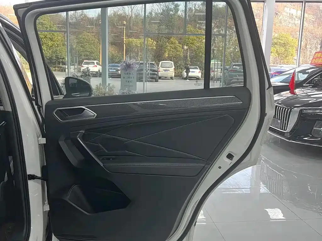 Volkswagen Tiguan L 2022 из CN, фото 9