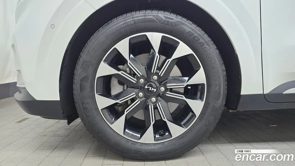 Kia Carnival — фото 10