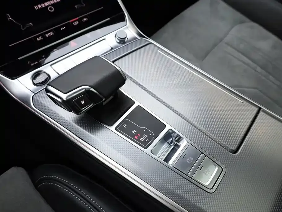 Audi A6L — фото 10