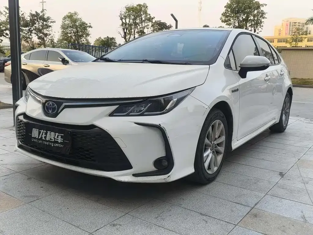Toyota Corolla — фото 1