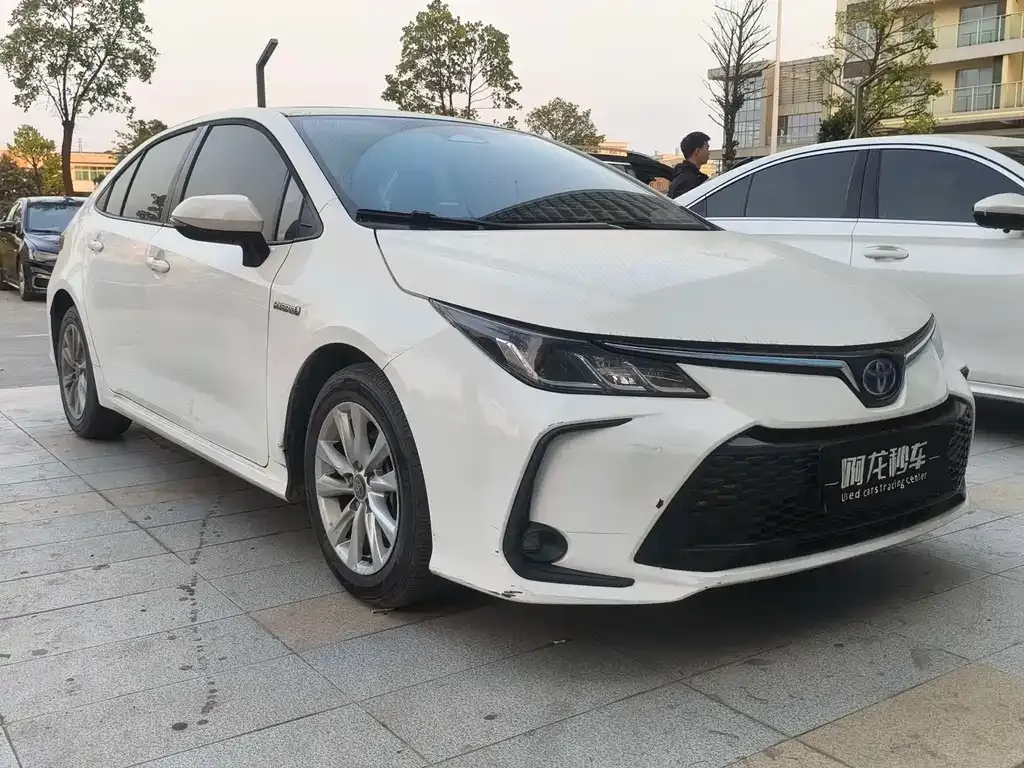 Toyota Corolla — фото 2
