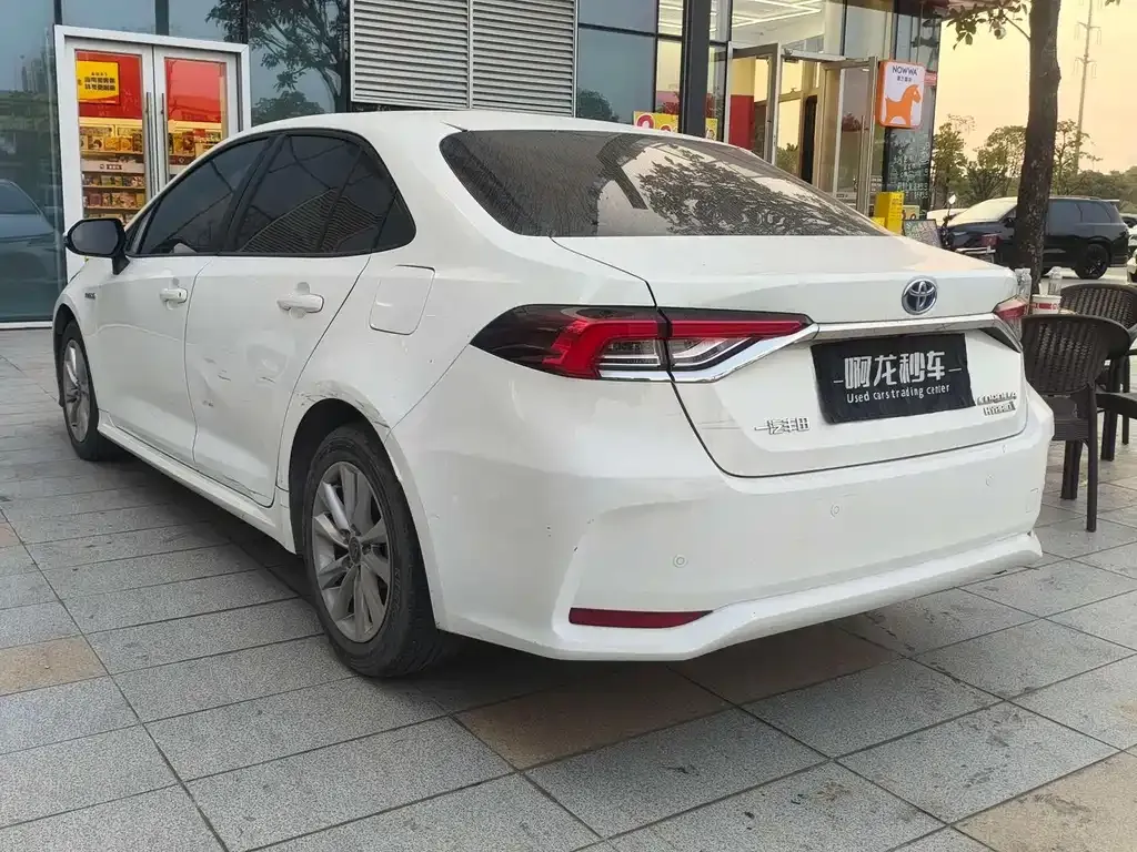 Toyota Corolla — фото 4