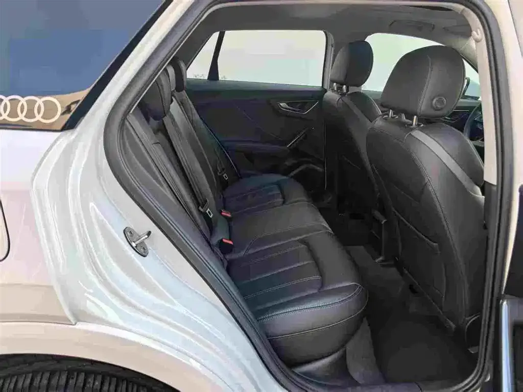 Audi Q2L 2023 из CN, фото 7