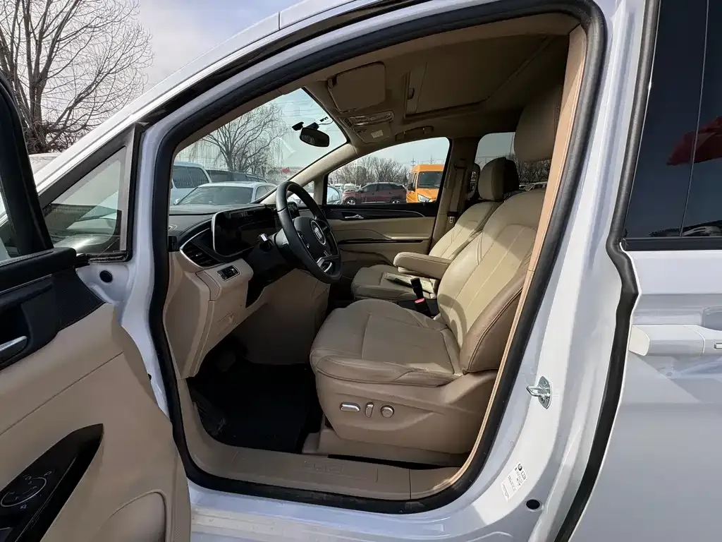 Buick GL8 Hybrid — фото 5