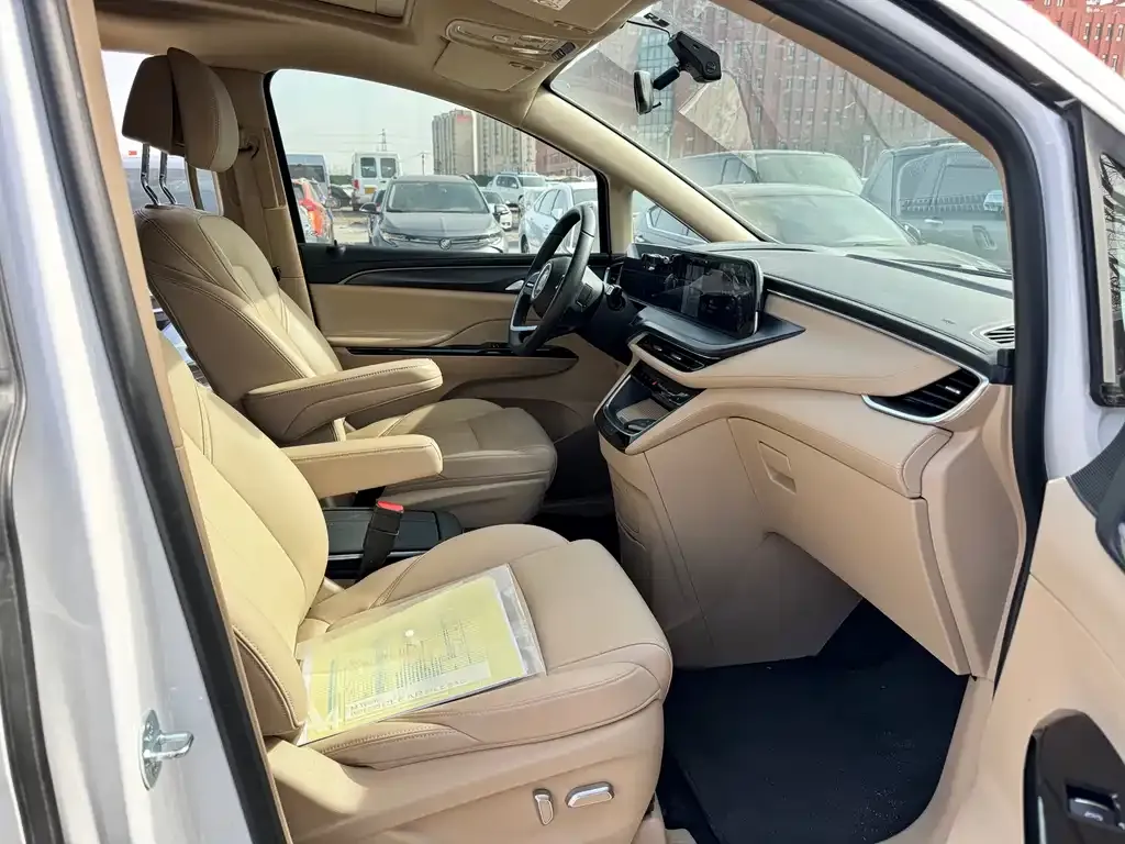 Buick GL8 Hybrid — фото 2