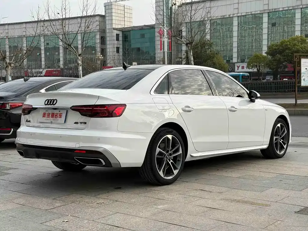 Audi A4L 2023 из CN, фото 5