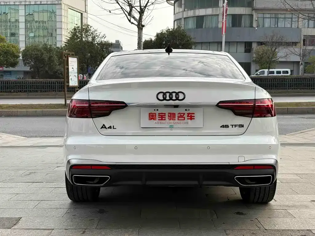 Audi A4L 2023 из CN, фото 9