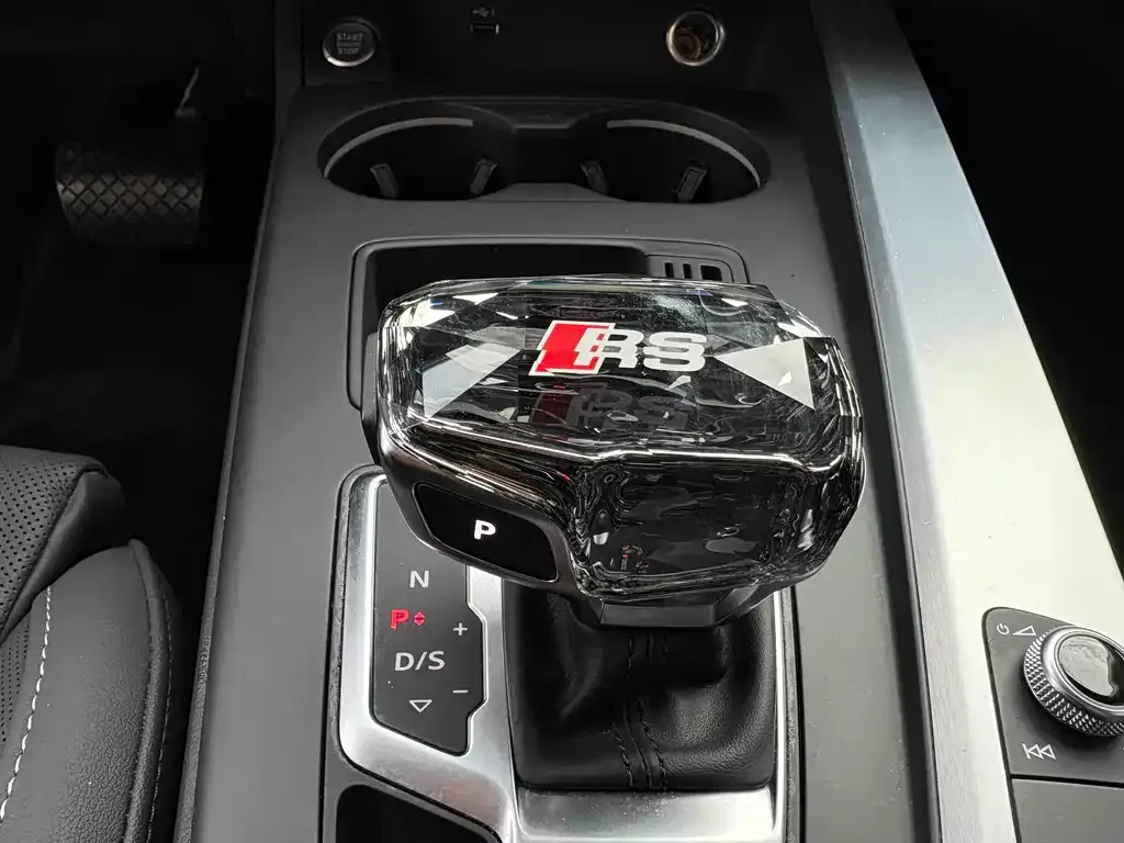 Audi A4L 2023 из CN, фото 4