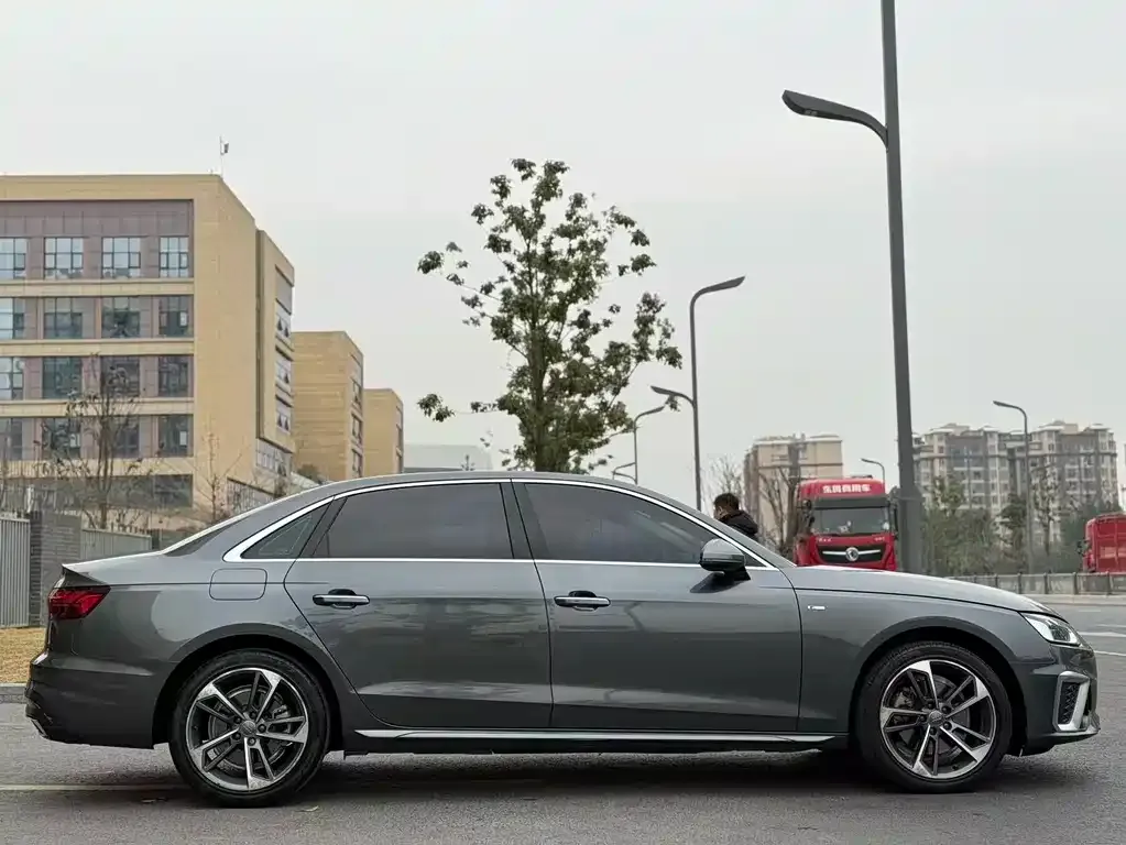 Audi A4L 2021 из CN, фото 10