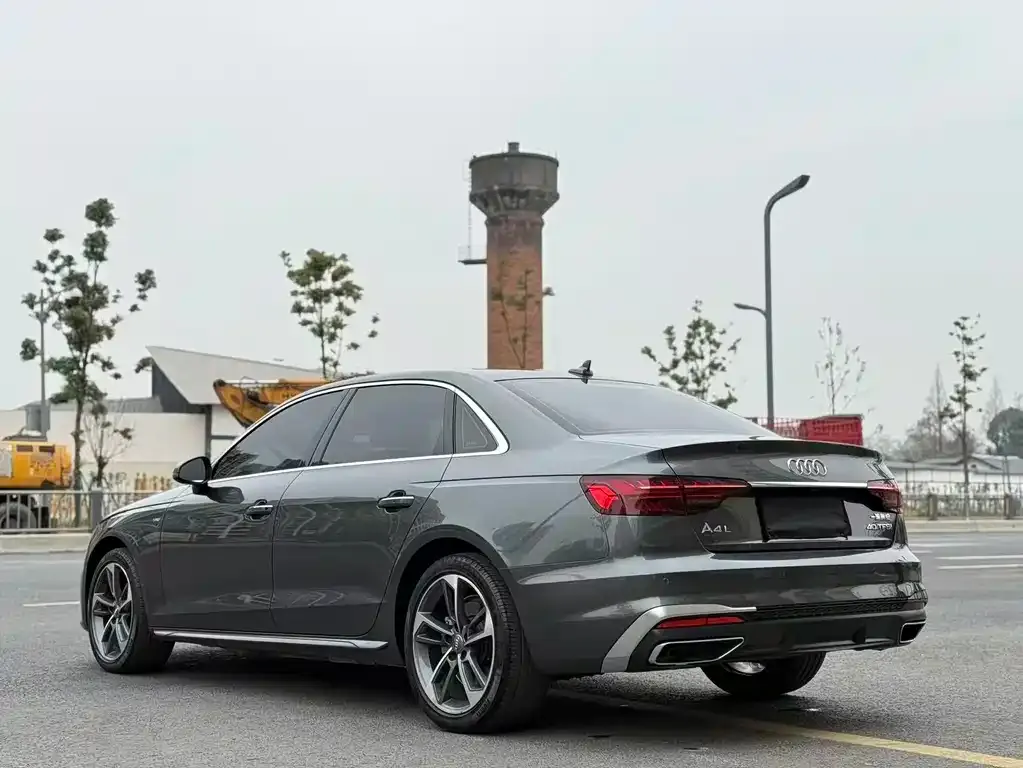 Audi A4L 2021 из CN, фото 7