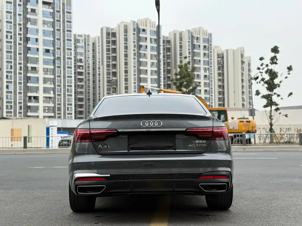 Audi A4L 2021 из CN, фото 4