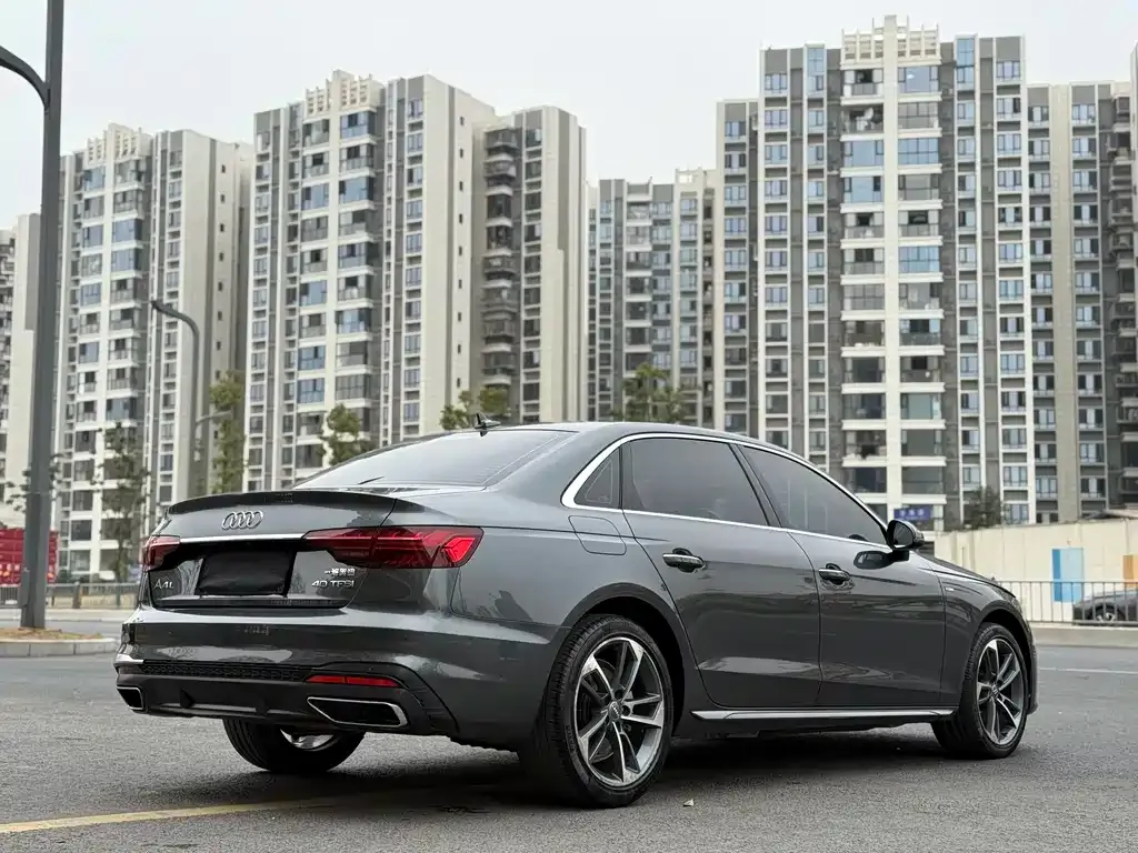 Audi A4L 2021 из CN, фото 9