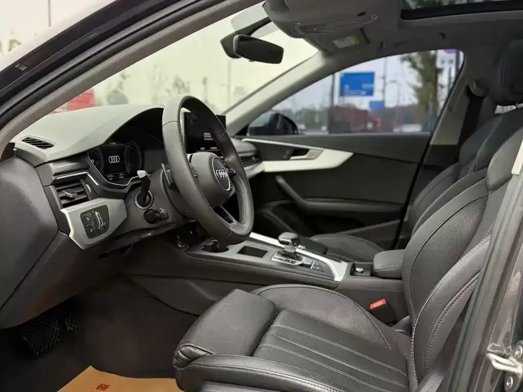 Audi A4L 2021 из CN, фото 2