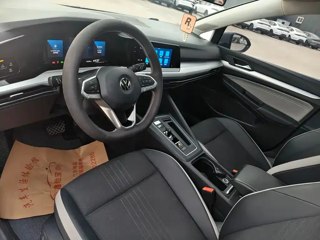 Volkswagen Golf 2022 из CN, фото 2