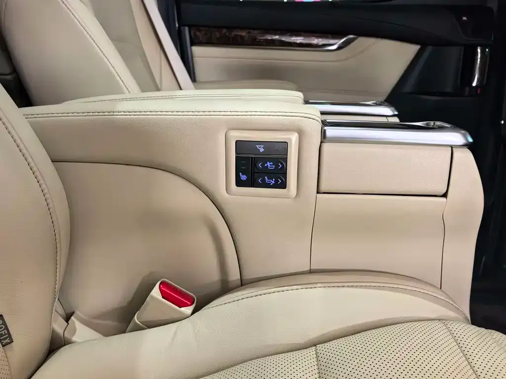Toyota Alphard — фото 8