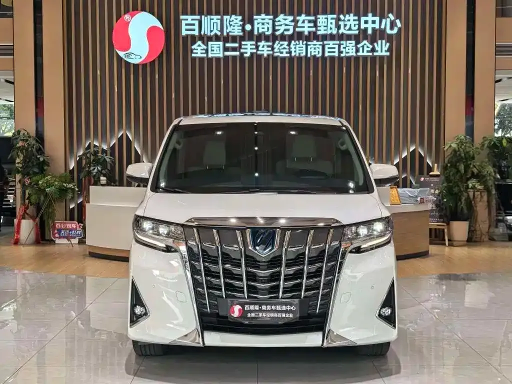 Toyota Alphard — фото 7