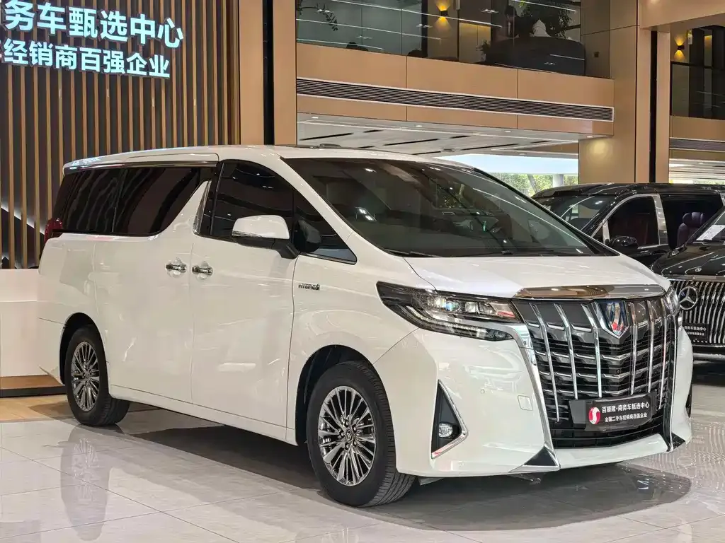 Toyota Alphard — фото 4