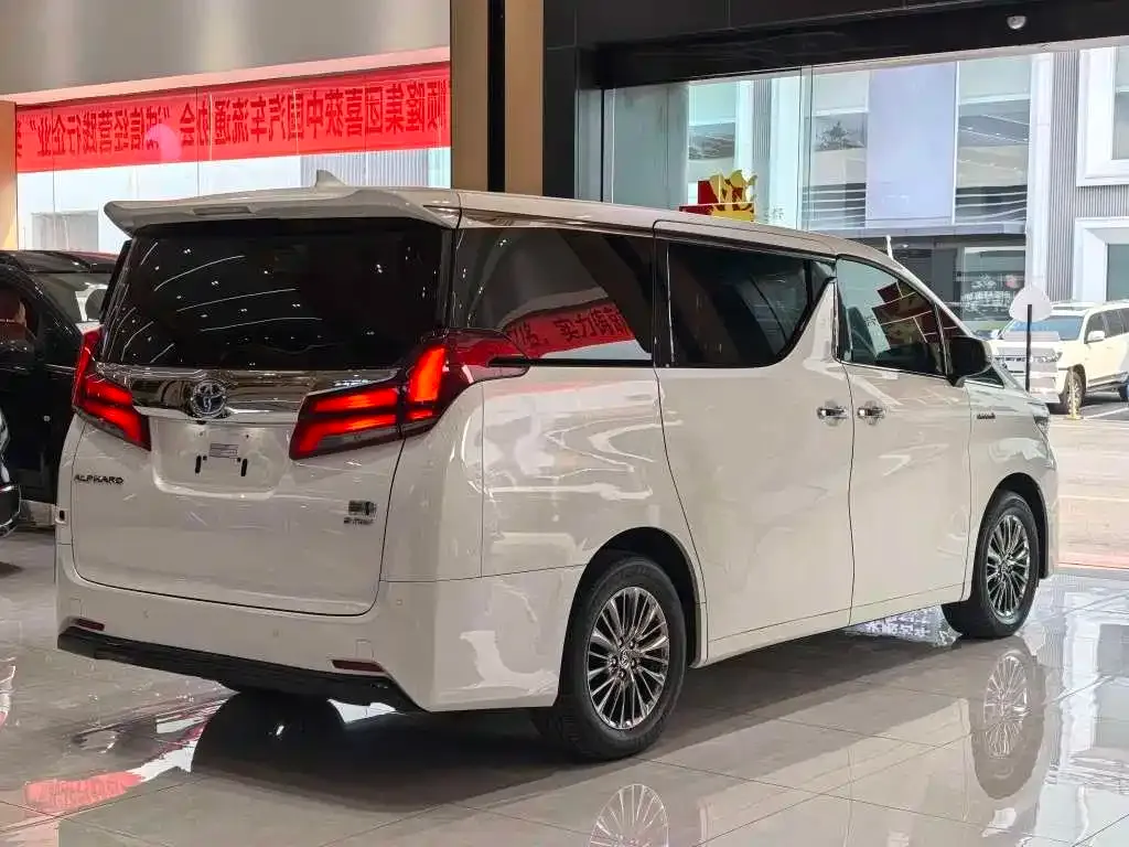 Toyota Alphard — фото 6