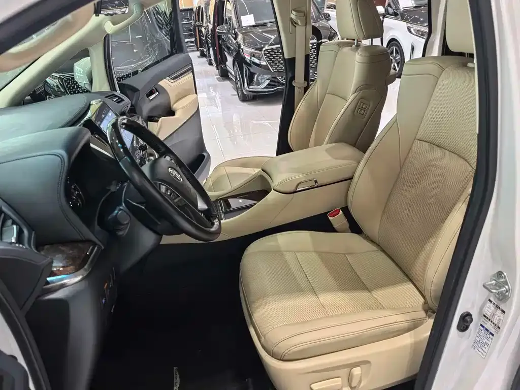 Toyota Alphard — фото 3