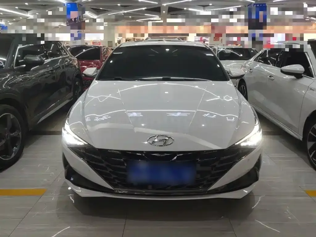 Hyundai Elantra — фото 10