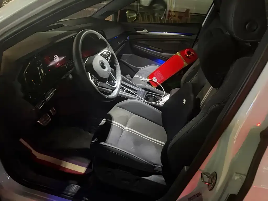 Volkswagen Golf 2024 из CN, фото 4