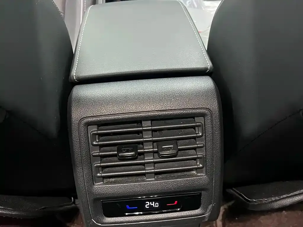 Volkswagen Golf 2023 из CN, фото 7