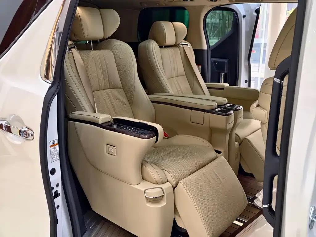 Toyota Vellfire 2021 из CN, фото 4