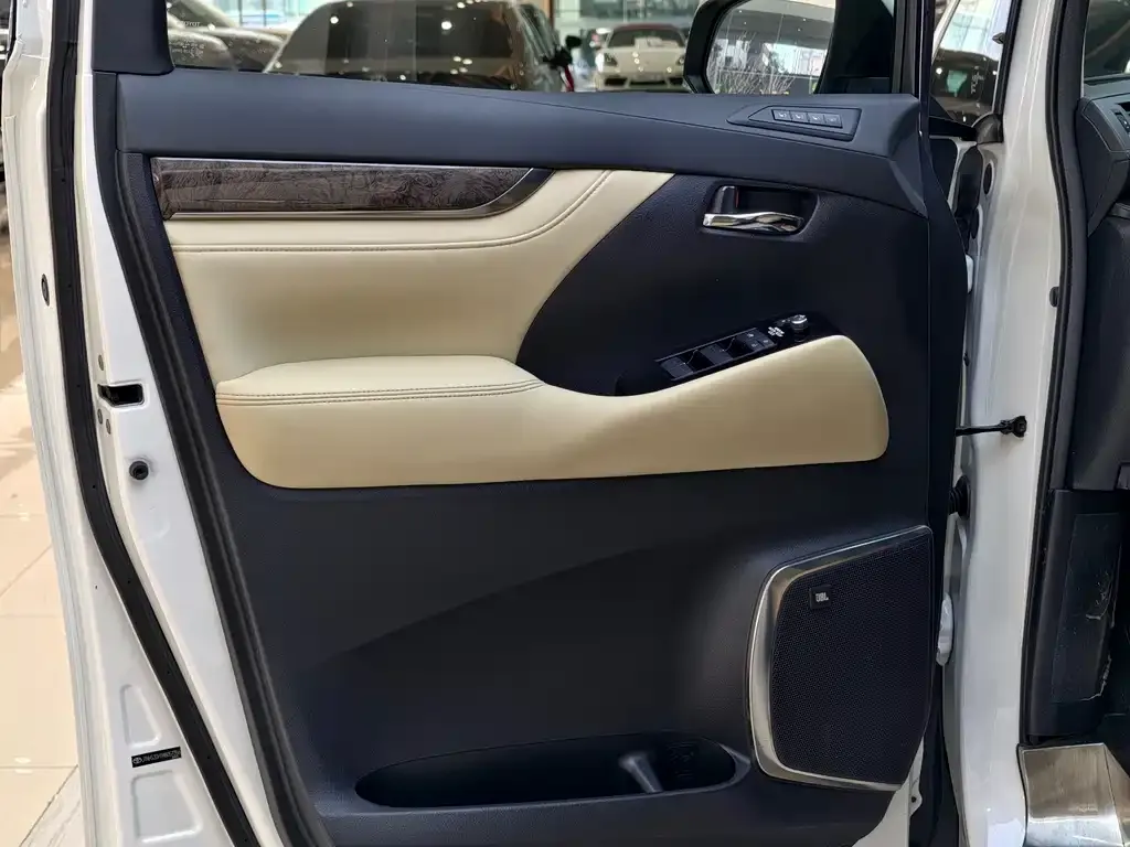 Toyota Vellfire 2021 из CN, фото 3