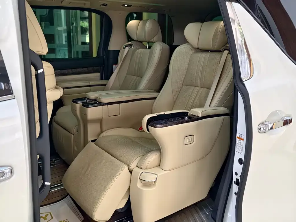Toyota Vellfire 2021 из CN, фото 2