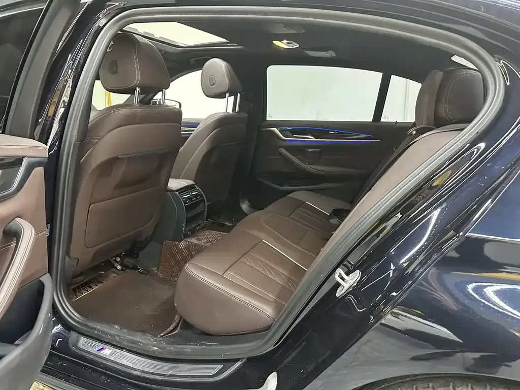 BMW 5 Series 2023 из CN, фото 2