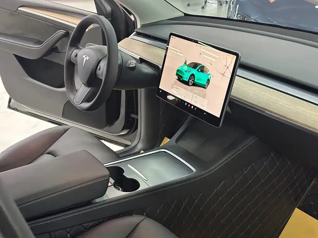 Tesla Model Y — фото 2