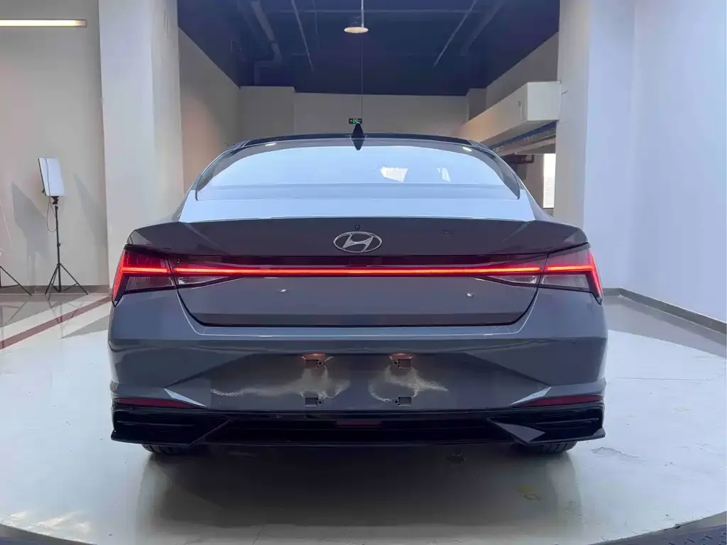 Hyundai Elantra — фото 3