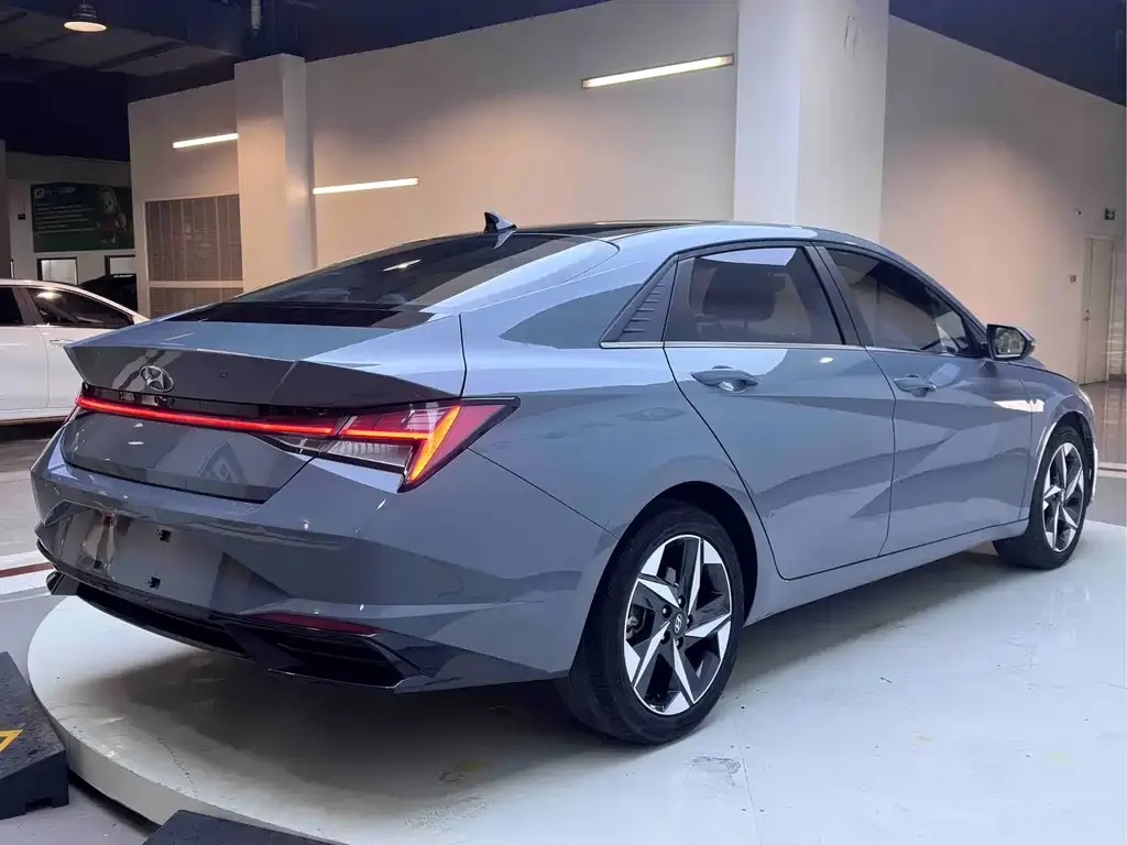 Hyundai Elantra — фото 9