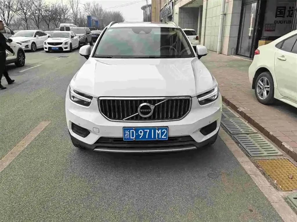 Volvo XC40 — фото 6