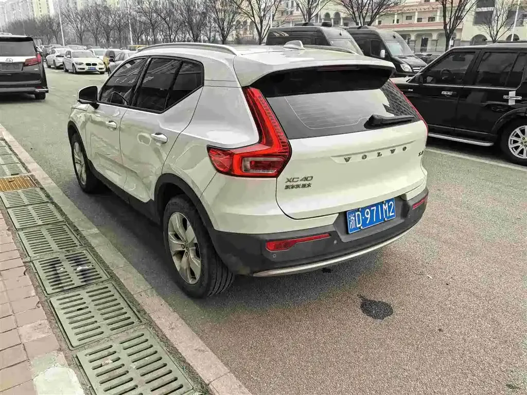 Volvo XC40 — фото 3