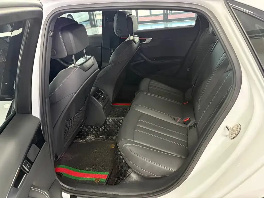 Audi A4L 2024 из CN, фото 6