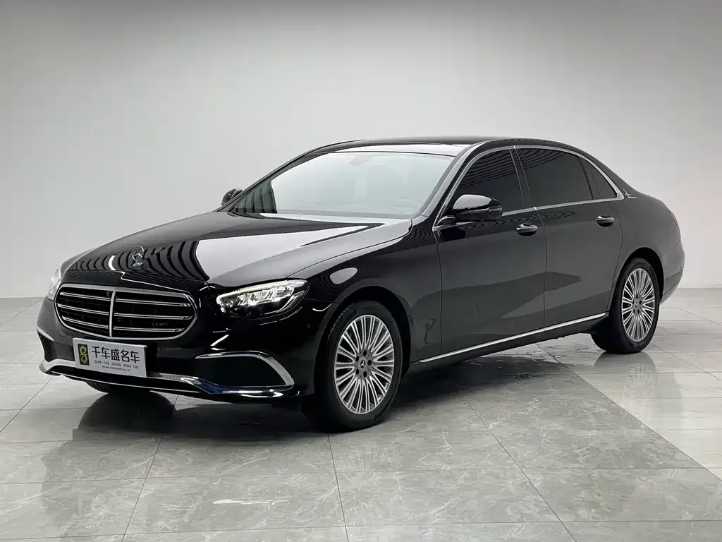 Mercedes-Benz E-Class — фото 1