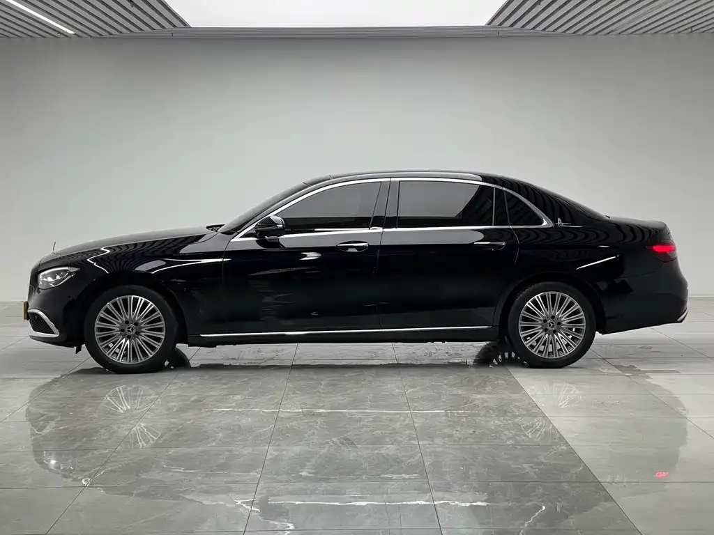 Mercedes-Benz E-Class — фото 10