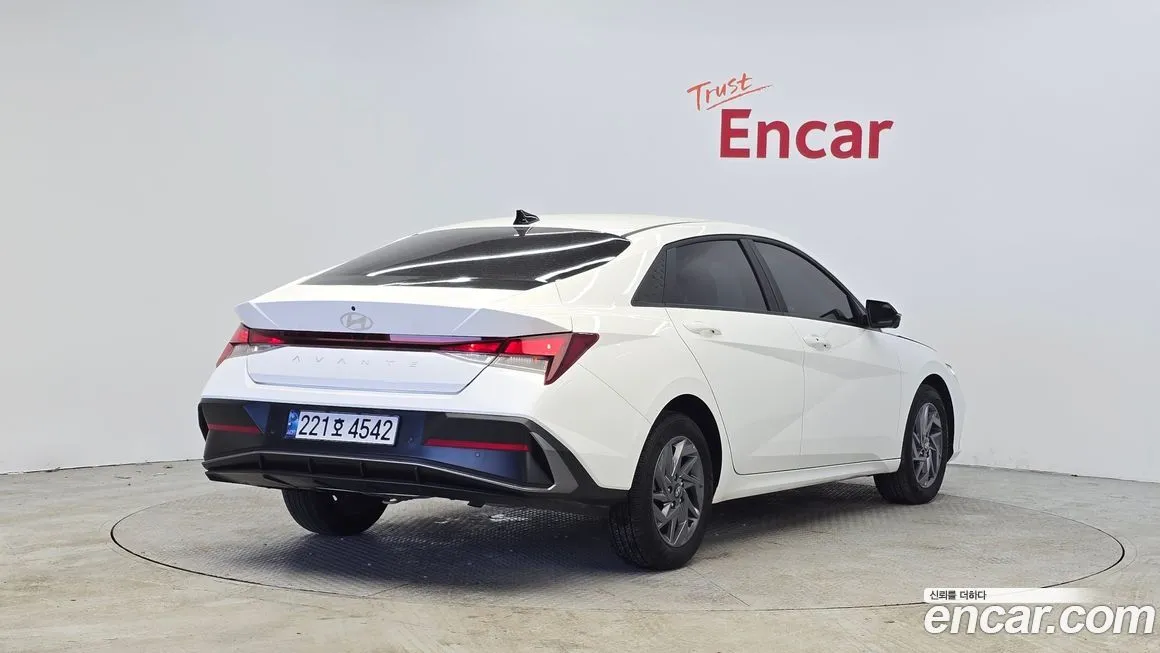 Hyundai AVANTE — фото 2