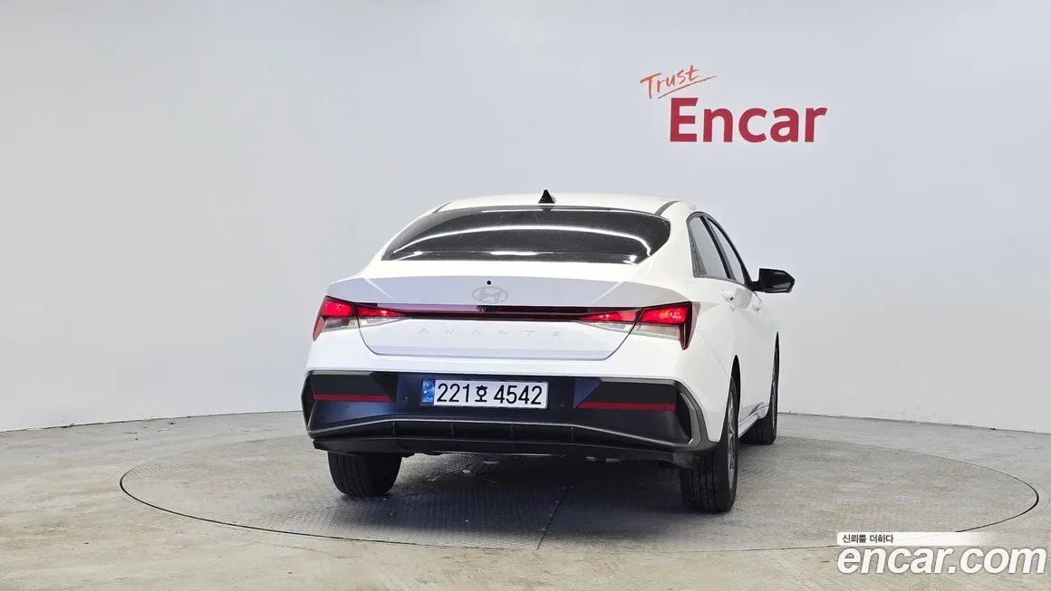 Hyundai AVANTE — фото 3