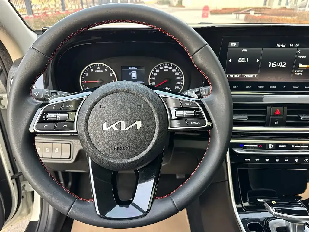 Kia KX3 — фото 7