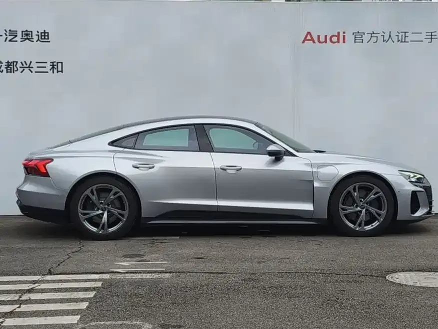 Audi e-tron GT 2024 из CN, фото 2