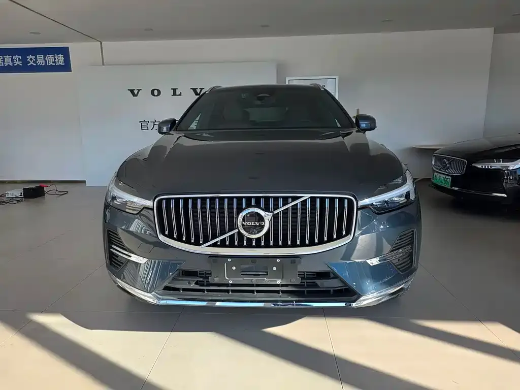 Volvo XC60 PHEV — фото 3